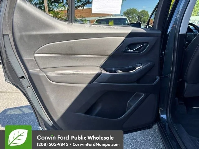 Used 2019 Gray Chevrolet RS image 26