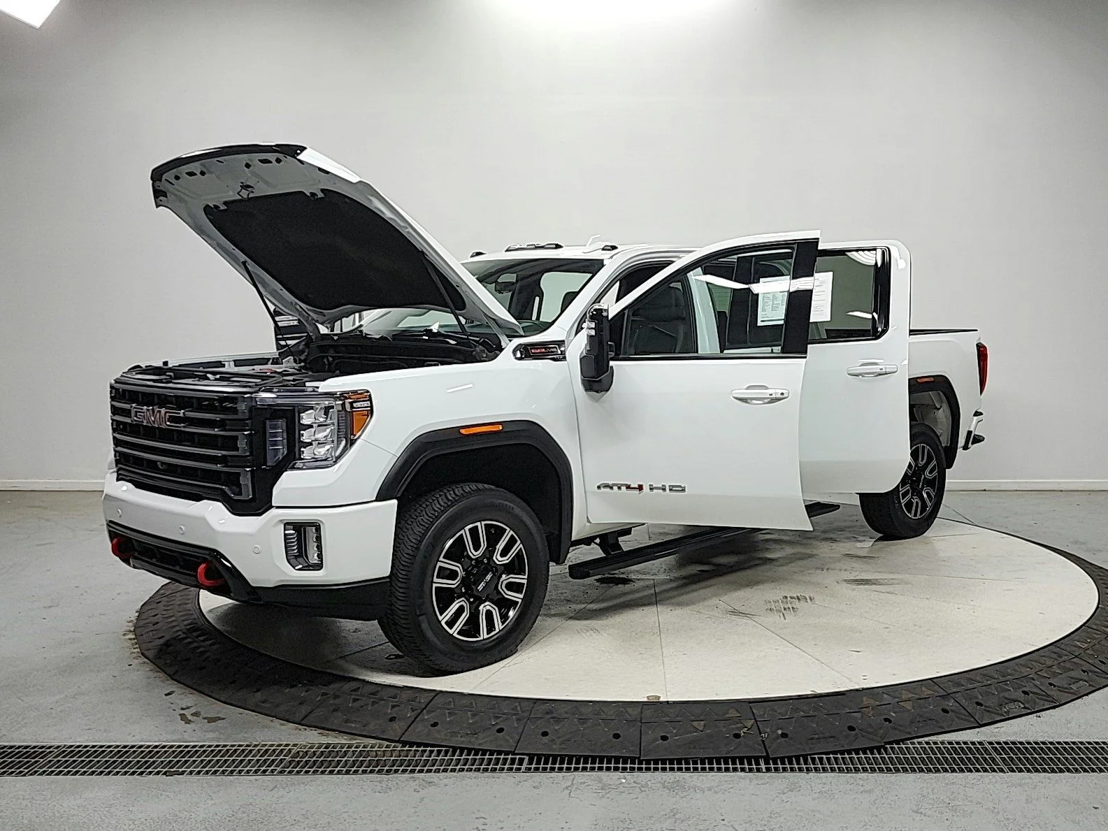 Used 2022 White GMC AT4 image 12