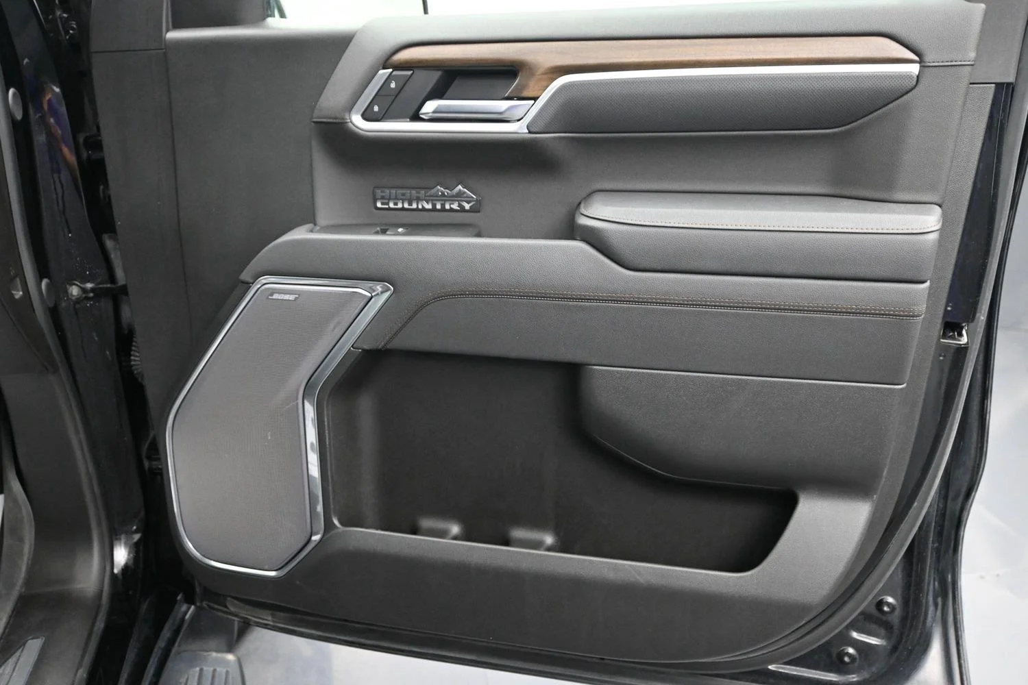 Used 2025 Black Chevrolet High Country image 10