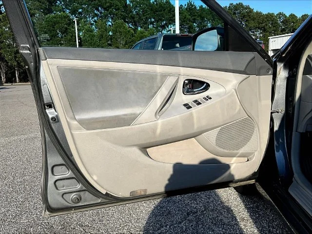 Used 2010 Gray Toyota LE image 9