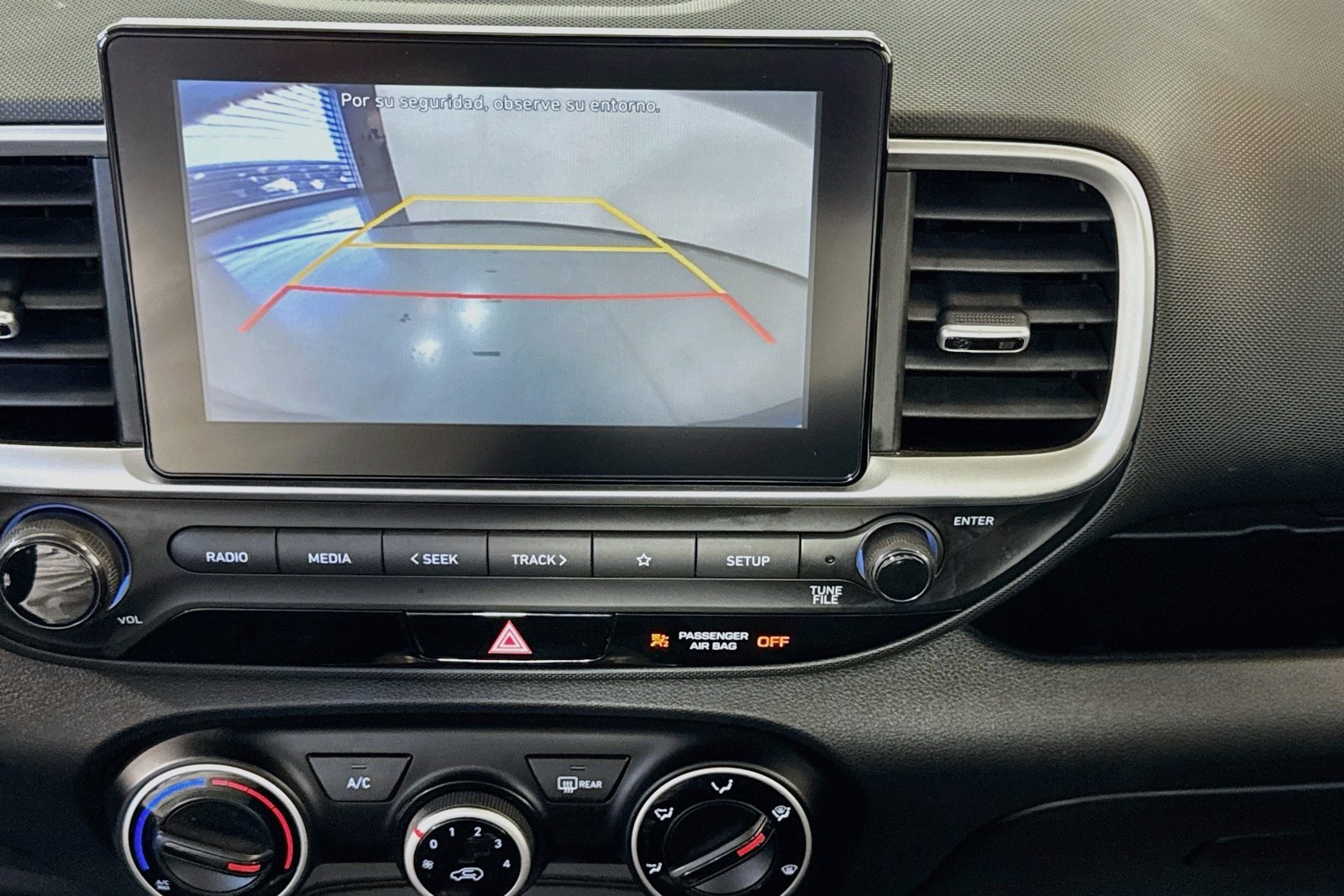 Used 2020 Ceramic White Hyundai SE image 14