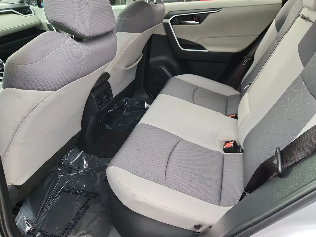 Used 2021 Silver Toyota XLE image 11