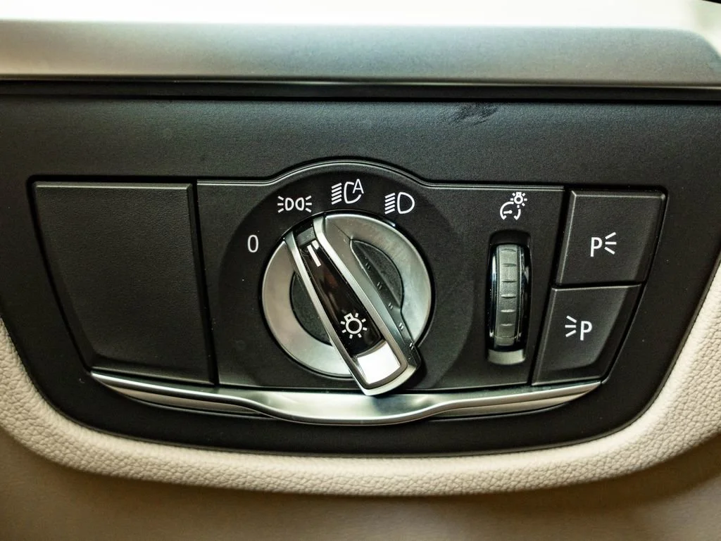 Used 2022 Phytonic Blue Metallic BMW xDrive30i image 28