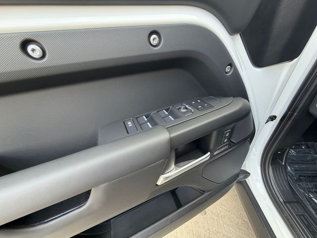 New 2026 Fuji White LAND ROVER X-Dynamic SE image 11