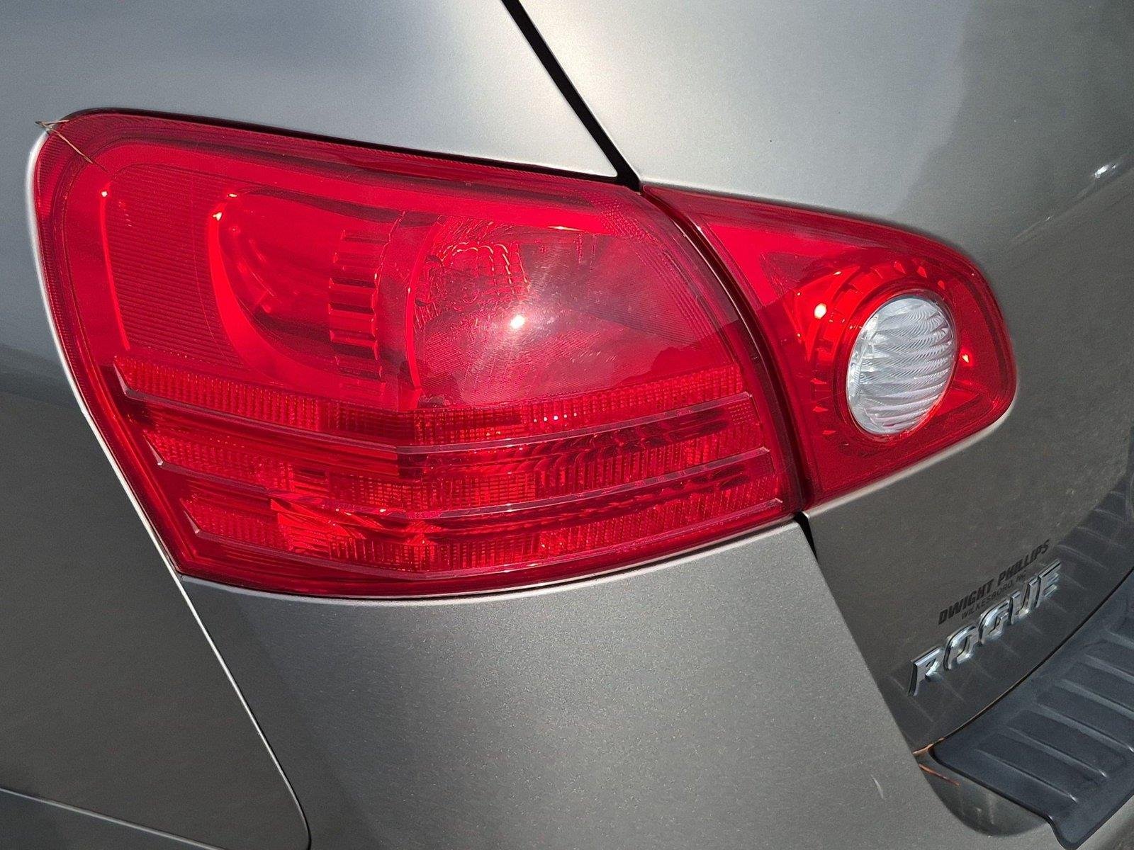 Used 2012 Platinum Graphite Nissan SL image 12