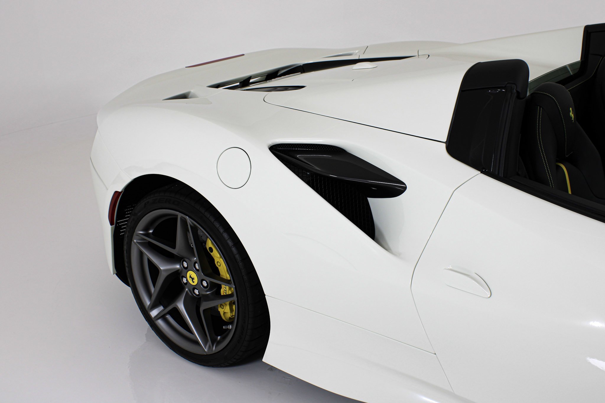 Used 2022 White Ferrari  image 17