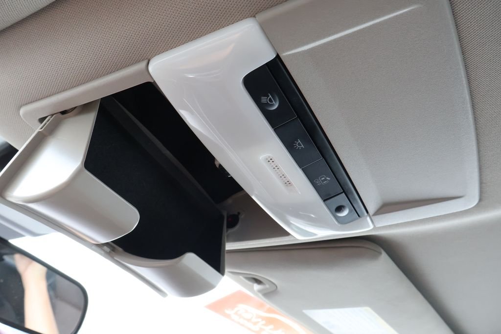 Used 2025 Gray Nissan SV FWD image 26