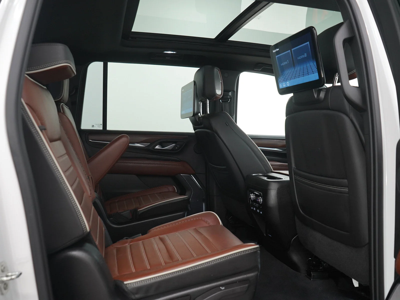 Used 2023 White Frost Tricoat GMC Denali Ultimate image 13