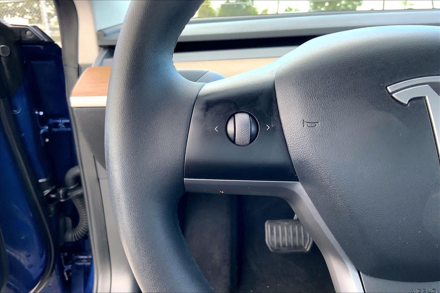 Used 2021 Deep Blue Metallic Tesla Standard Range Plus image 22