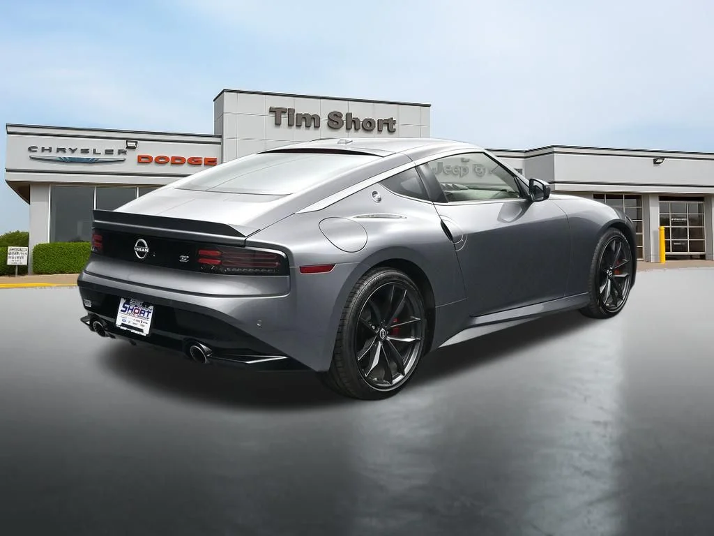 Used 2025 Gray Nissan Performance image 5