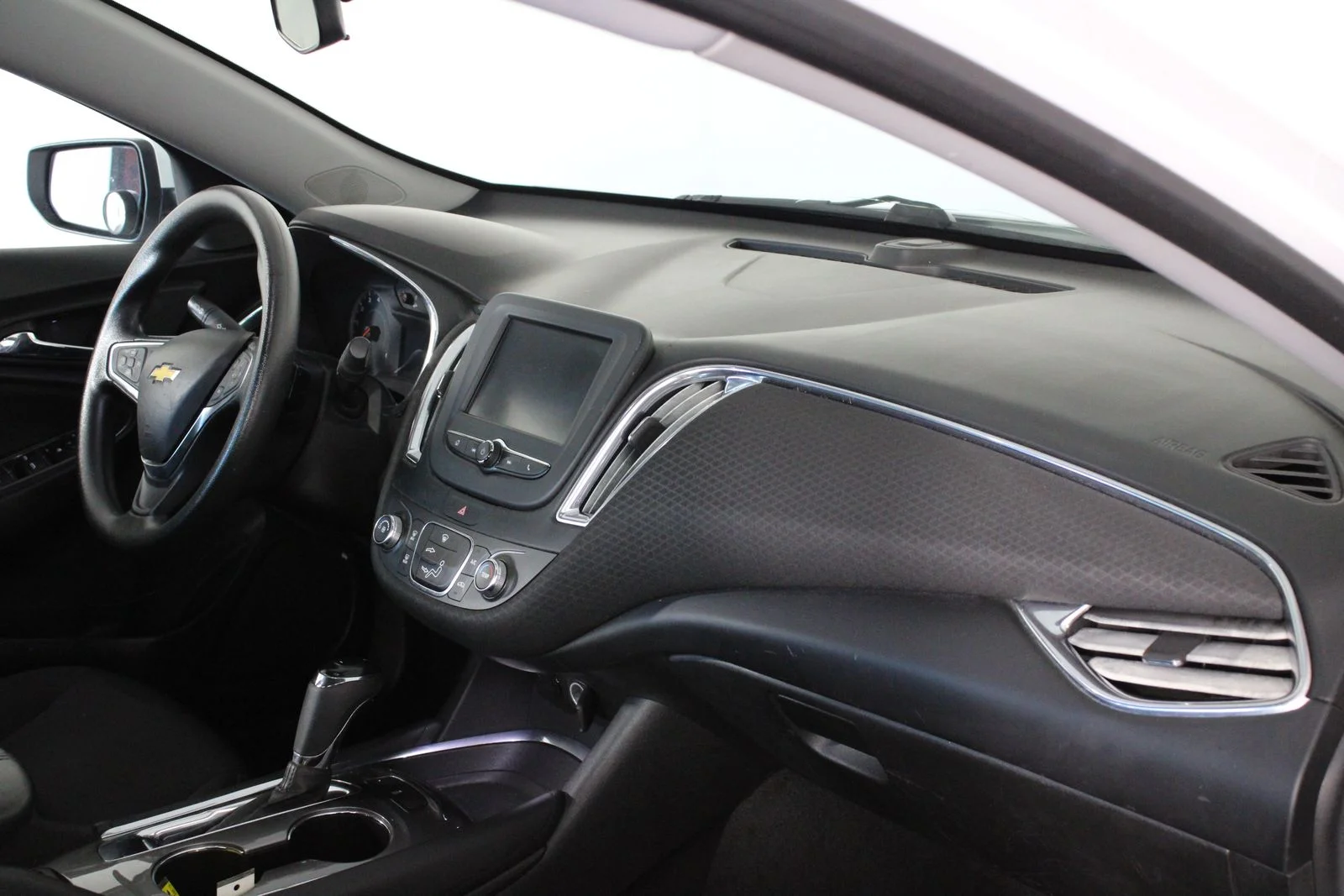 Used 2017 White Chevrolet LT image 25
