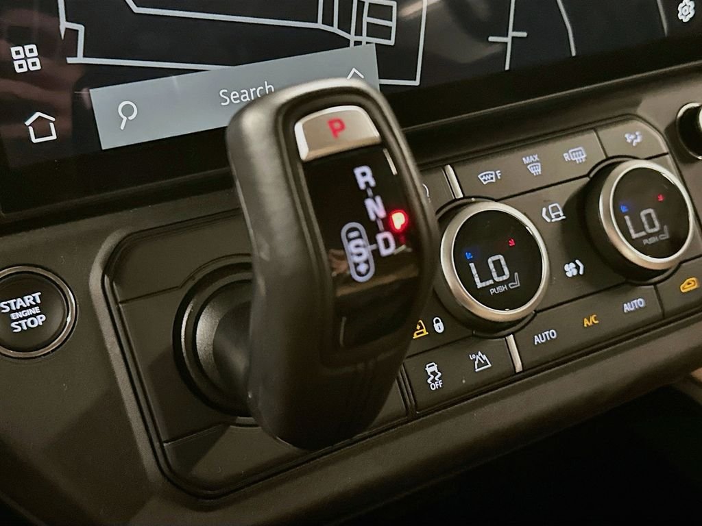 Used 2026 Black Land Rover X-Dynamic SE image 18