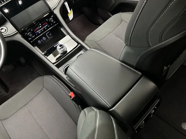 New 2027 Bright White Clearcoat Jeep Laredo X image 25