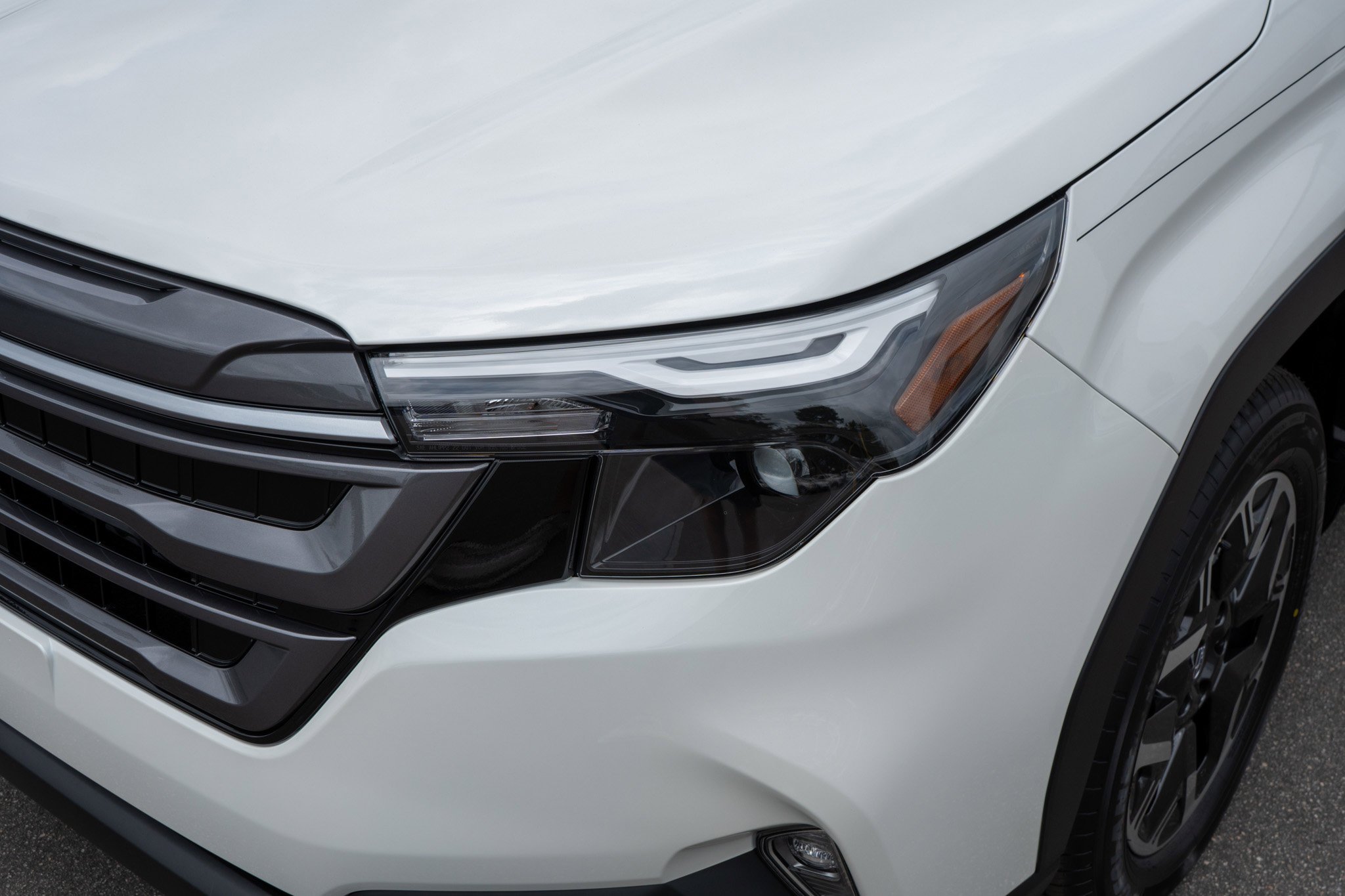 New 2026 CRYSTAL WHITE PEARL Subaru Premium image 9