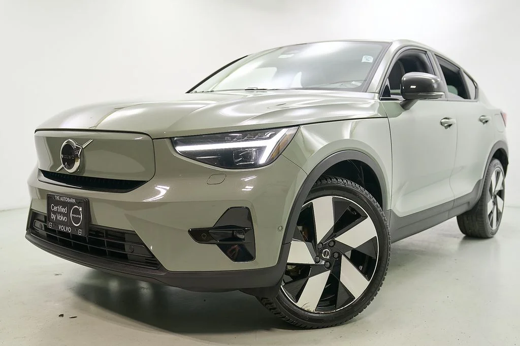 Used 2023 Volvo C40 Ultimate with VIN YV4ED3GM9P2056664 for sale in Oak Park, IL