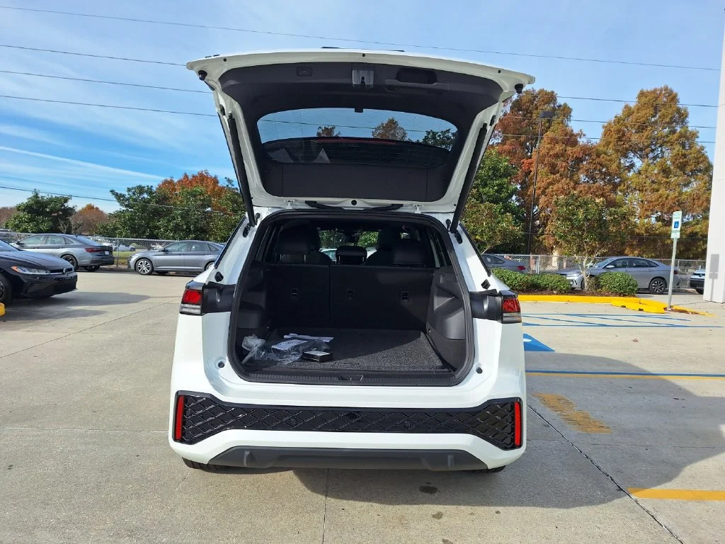 New 2026 White Volkswagen SE R-Line Black image 25