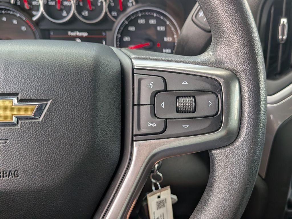 Used 2022 White Chevrolet Custom image 18