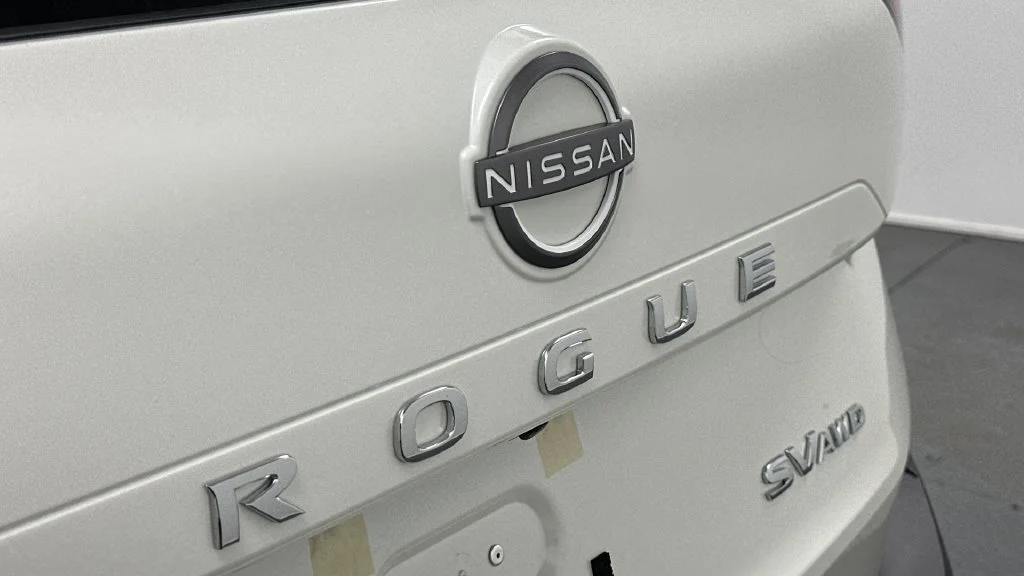 Used 2023 White Nissan SV image 20