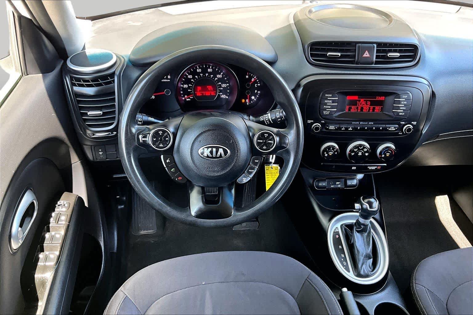 Used 2016 Clear White Kia Base image 6