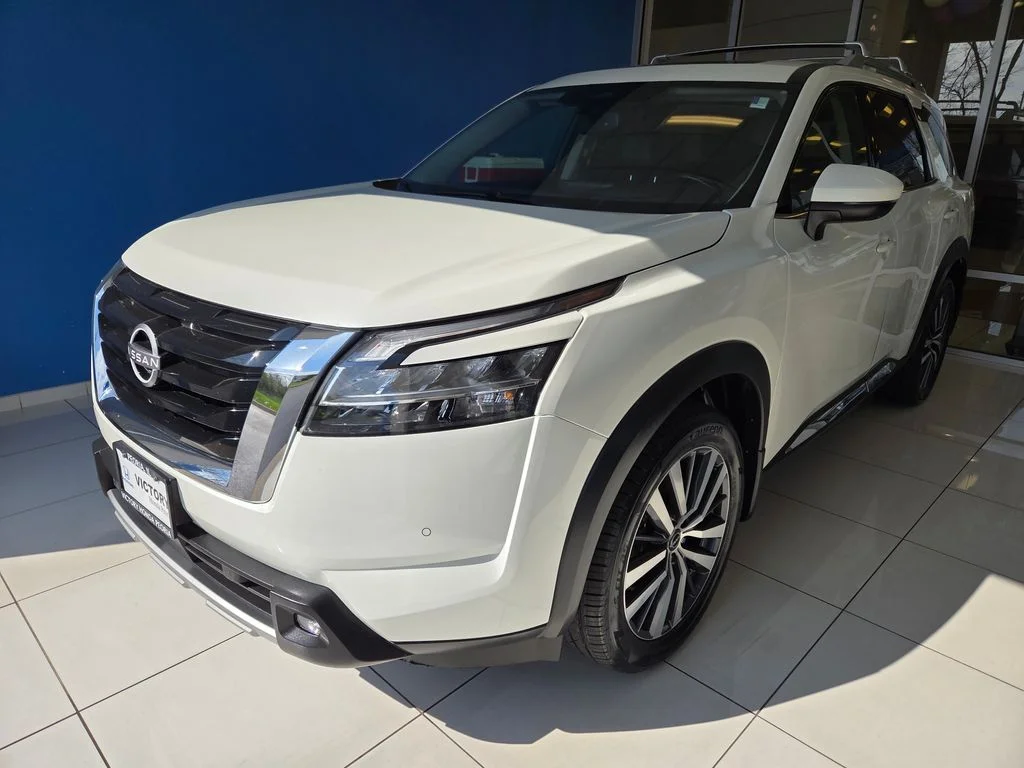 2022 Nissan Pathfinder Platinum 4WD's photo