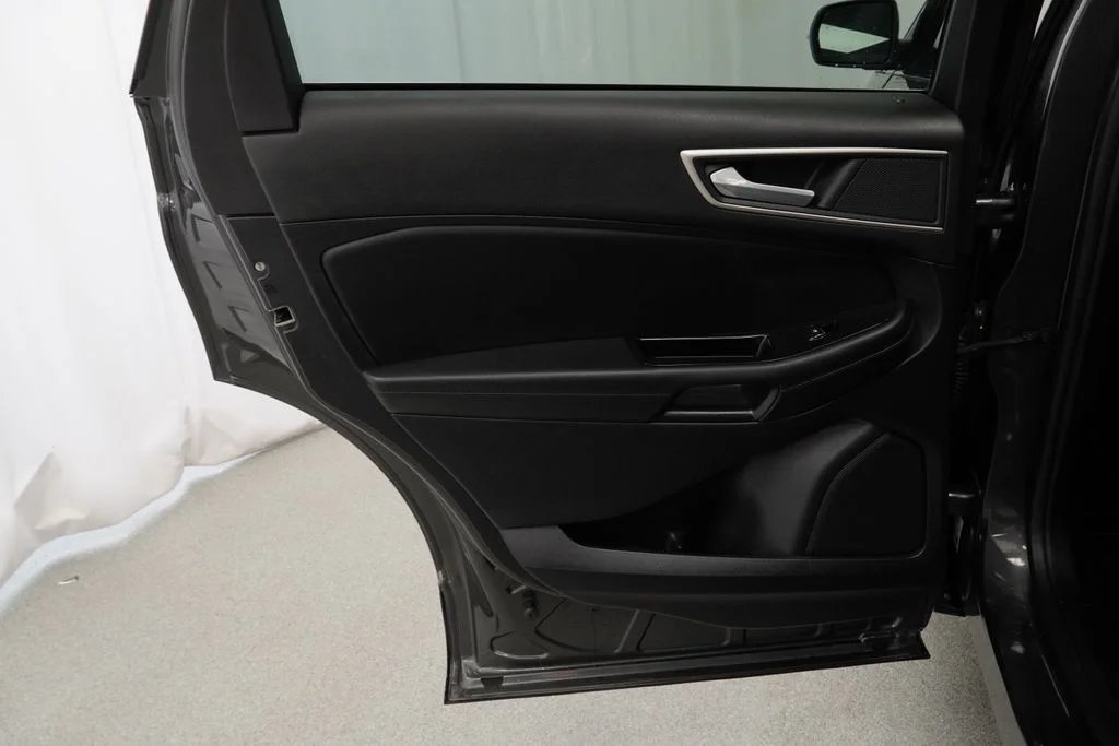 Used 2019 Gray Ford SEL image 24