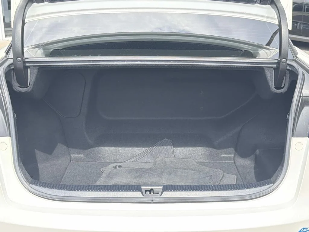 Used 2018 CRYSTAL WHITE Toyota Base image 24