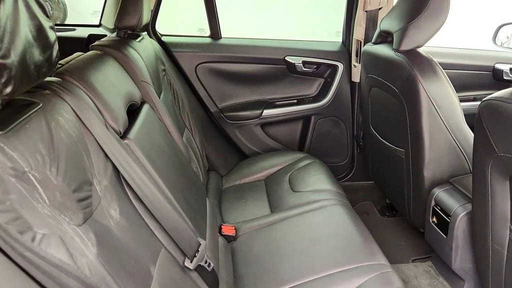 Used 2018 Rich Java Metallic Volvo T5 AWD w/ Convenience & BLIS Packages image 23