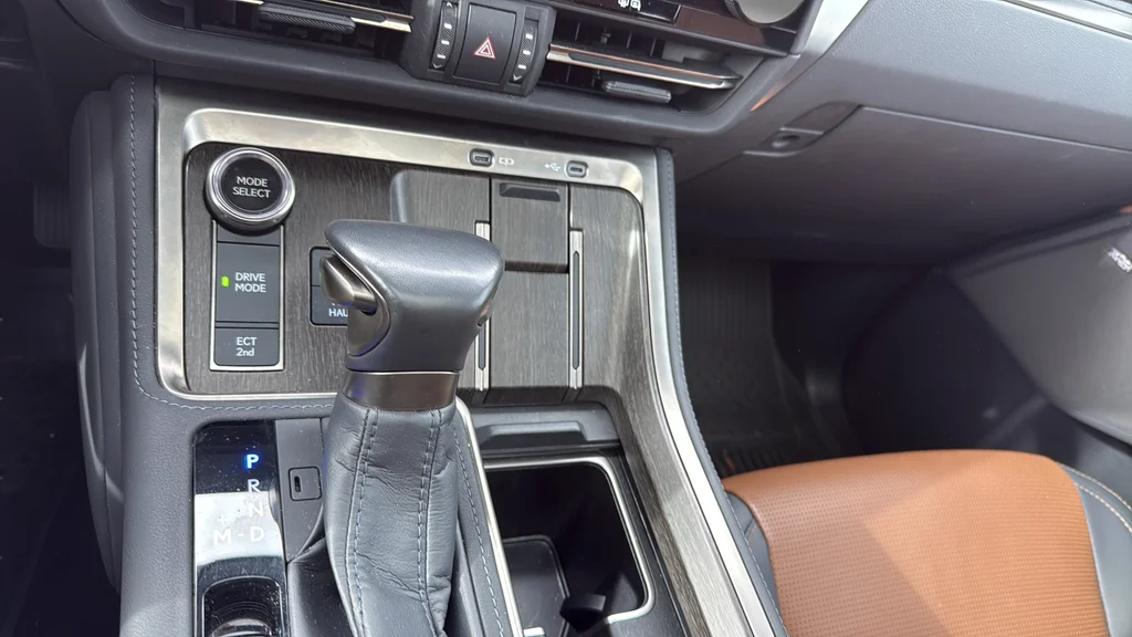 Certified Used 2024  Lexus 550 Luxury+ image 28