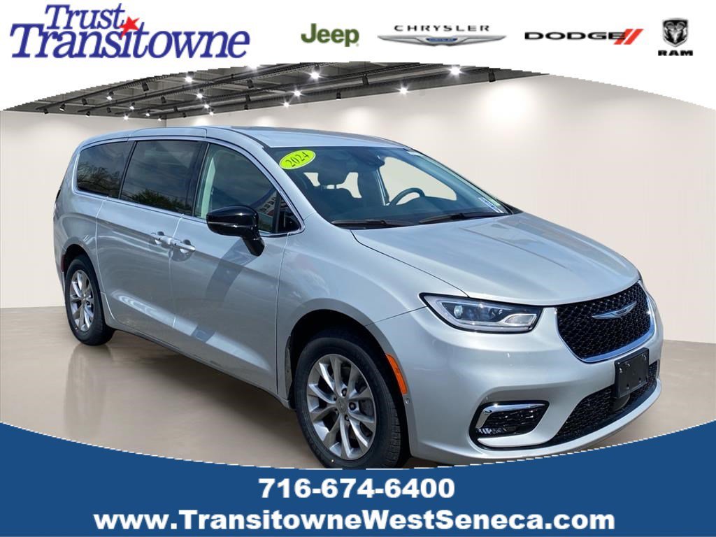 2024 Chrysler Pacifica Touring L AWD's photo