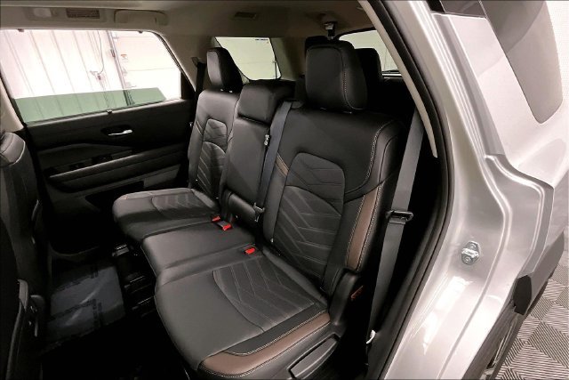 New 2025 Brilliant Silver Metallic Nissan Platinum image 11