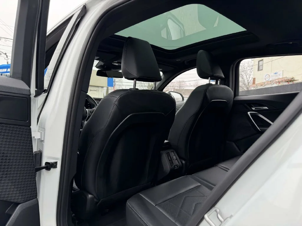 Used 2026 White BMW xDrive28i image 24