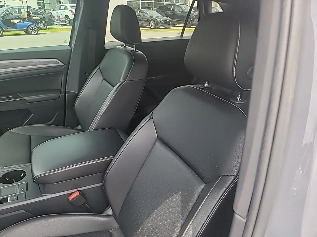 Used 2020 Gray Volkswagen 3.6L V6 SE w/Technology image 12