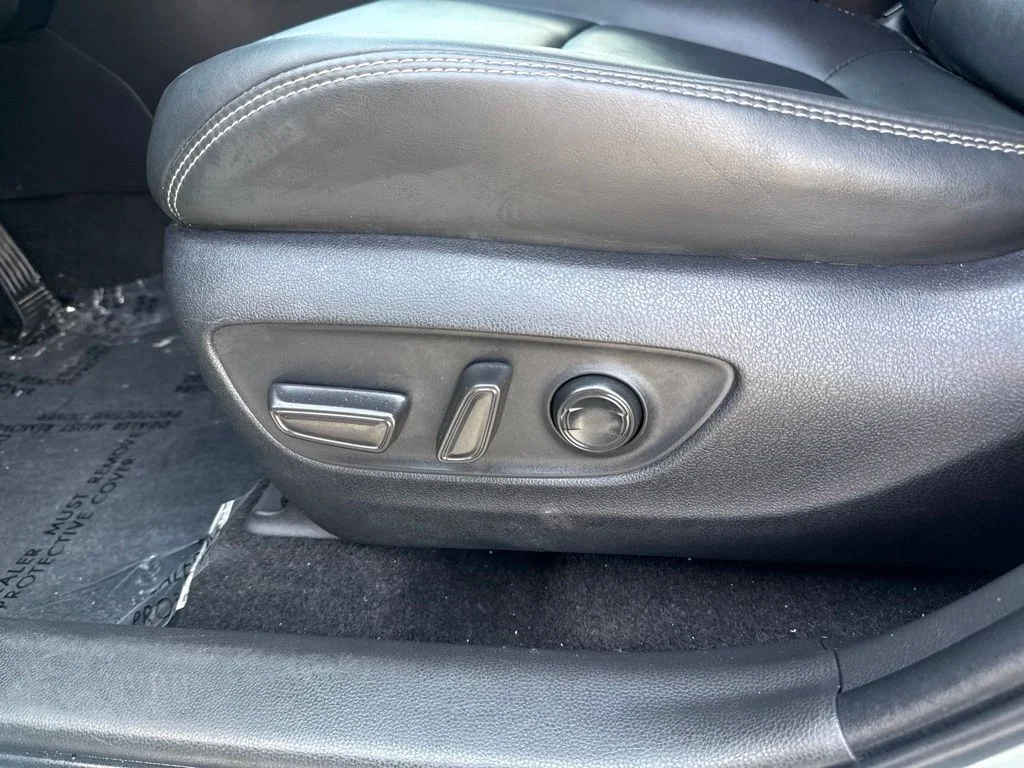 Certified Used 2023  Toyota XLE Premium image 18