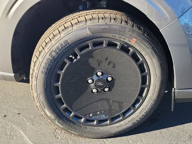 New 2026 Carbonized Gray Metallic Ford Lobo™ image 35