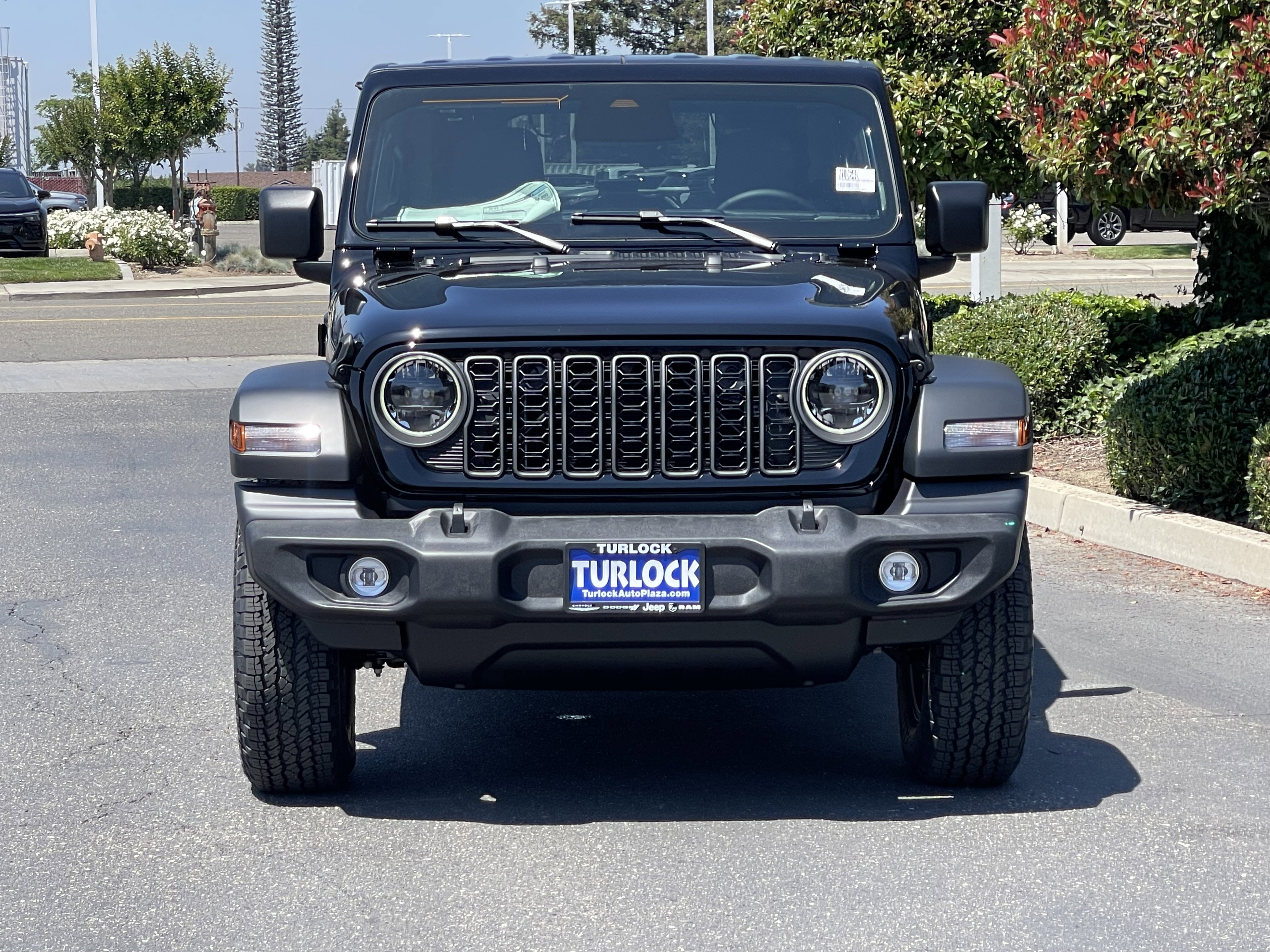 New 2026 Black Clear-Coat Exterior Paint Jeep Sport S image 4