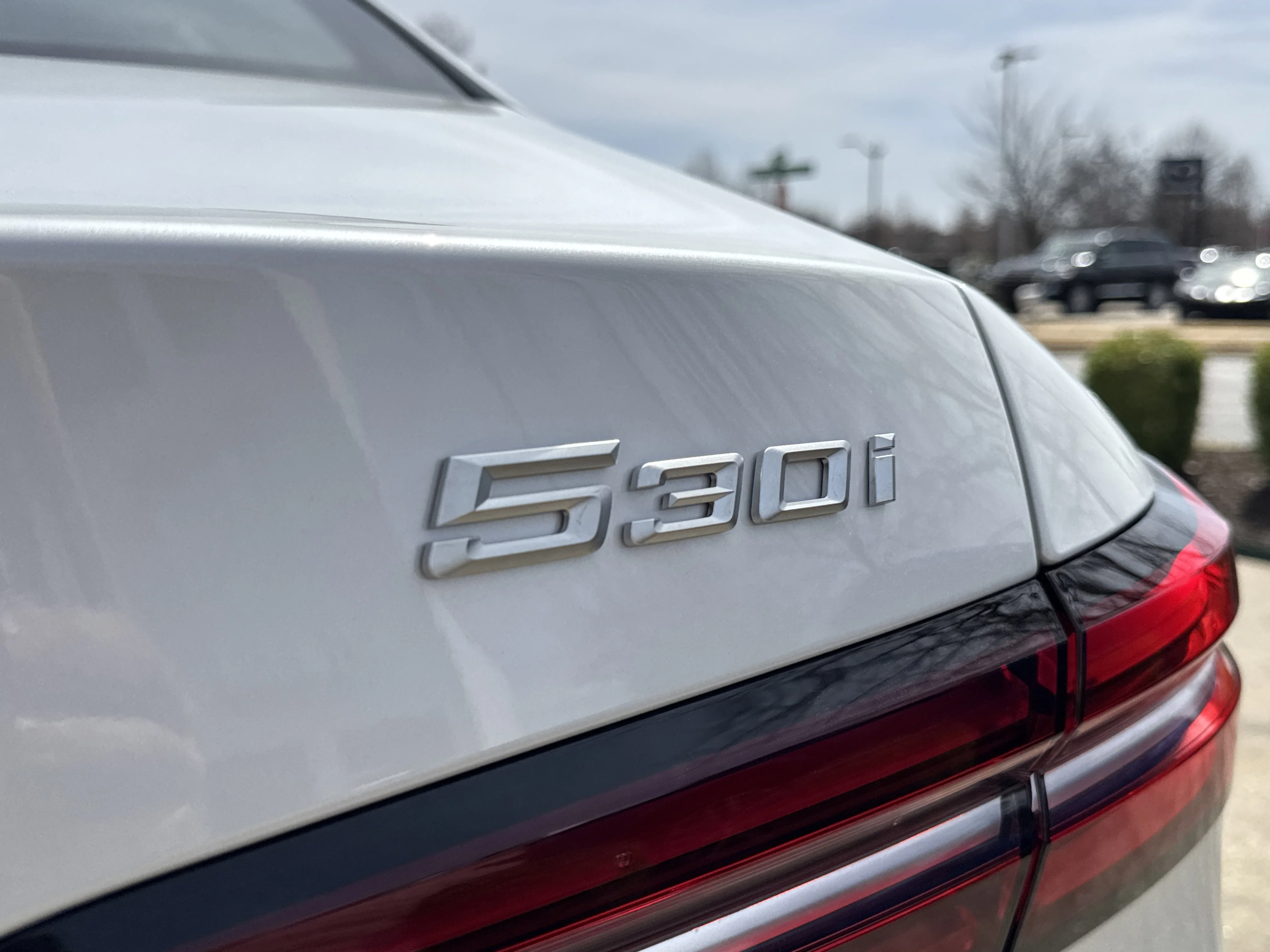 New 2026 MINERAL WHITE BMW 530i xDrive image 7