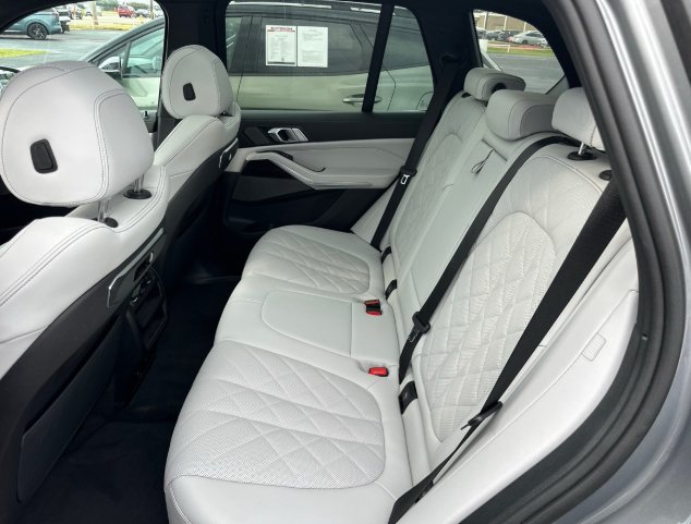 Used 2024 Gray Metallic BMW xDrive40i image 3