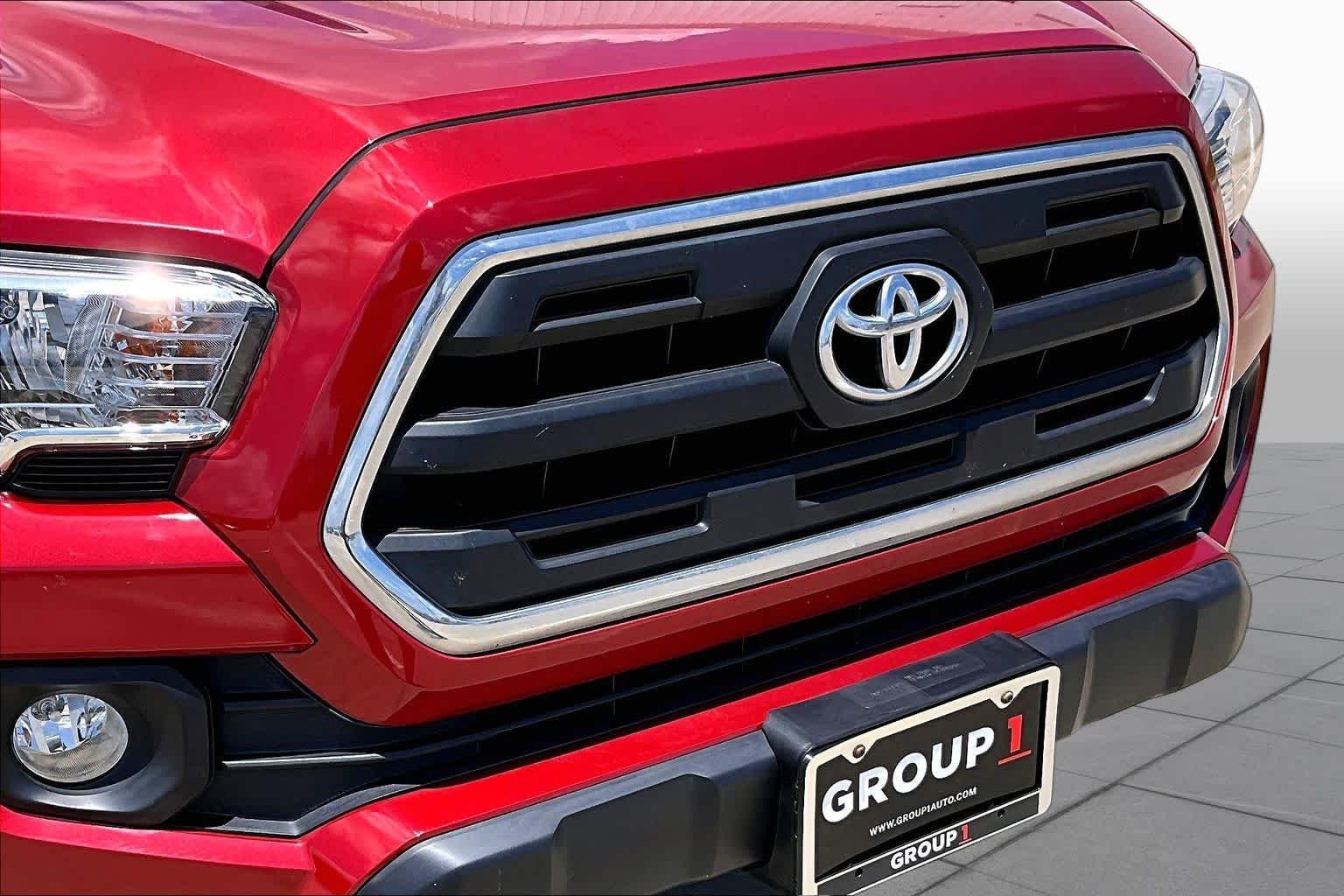 Used 2016 Barcelona Red Metallic Toyota SR5 image 30