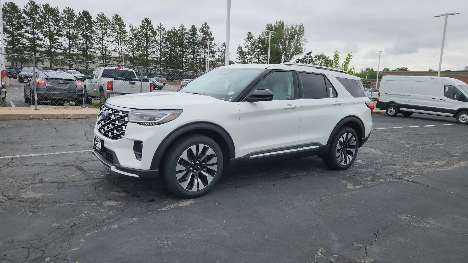 New 2026 Star White Metallic Tri-Coat Ford Platinum image 3