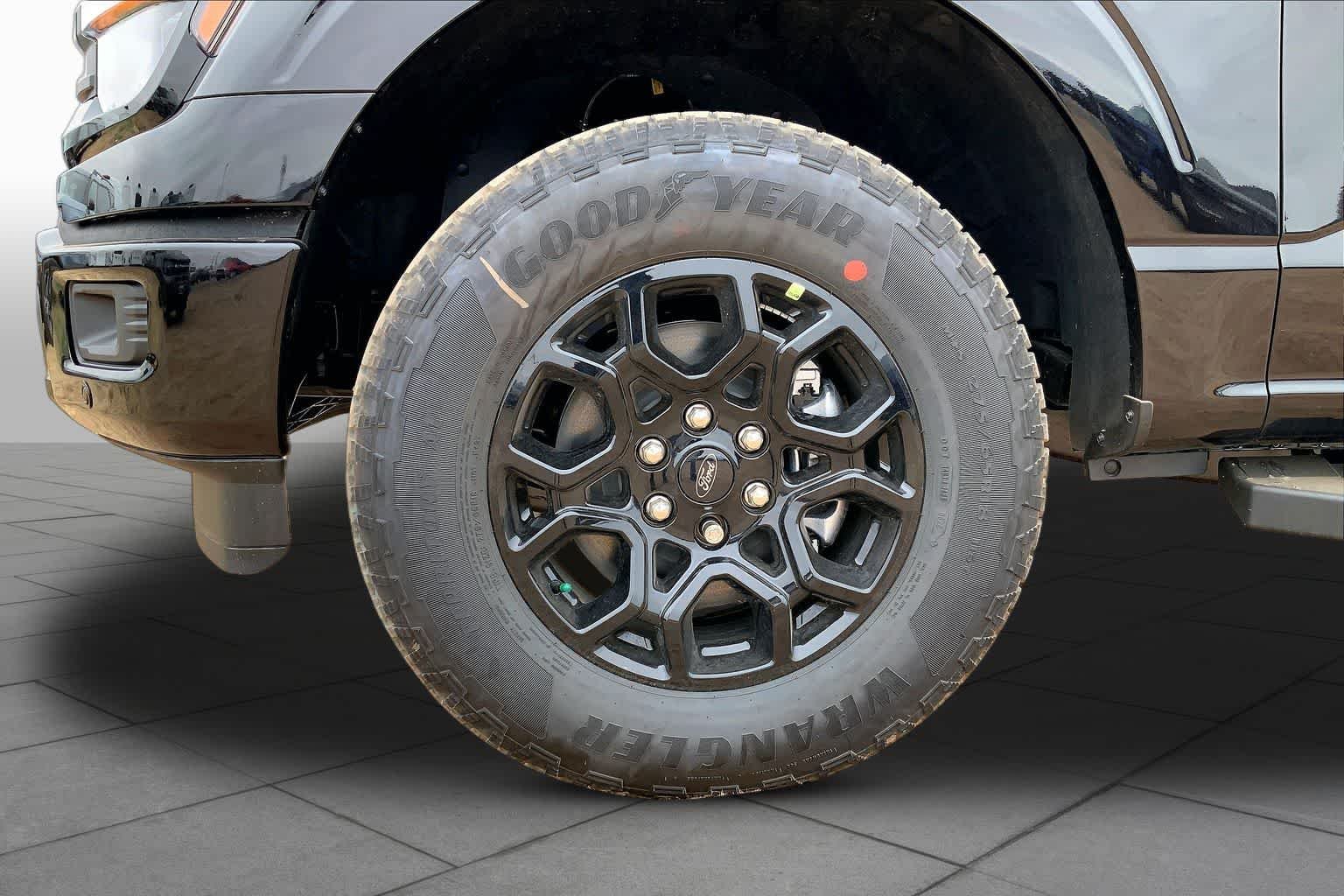 New 2026 Agate Black Metallic Ford XLT image 11