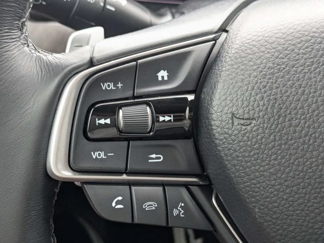 Used 2022 White Honda Touring image 23
