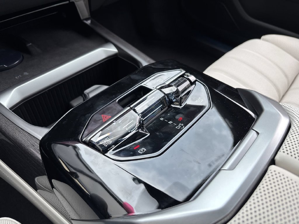 New 2027 Dravit Grey Metallic BMW  image 20