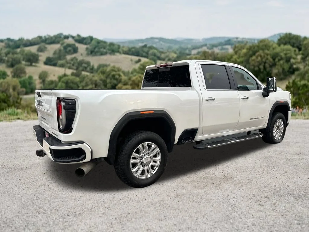 Used 2023 White Frost Tricoat GMC Denali image 9