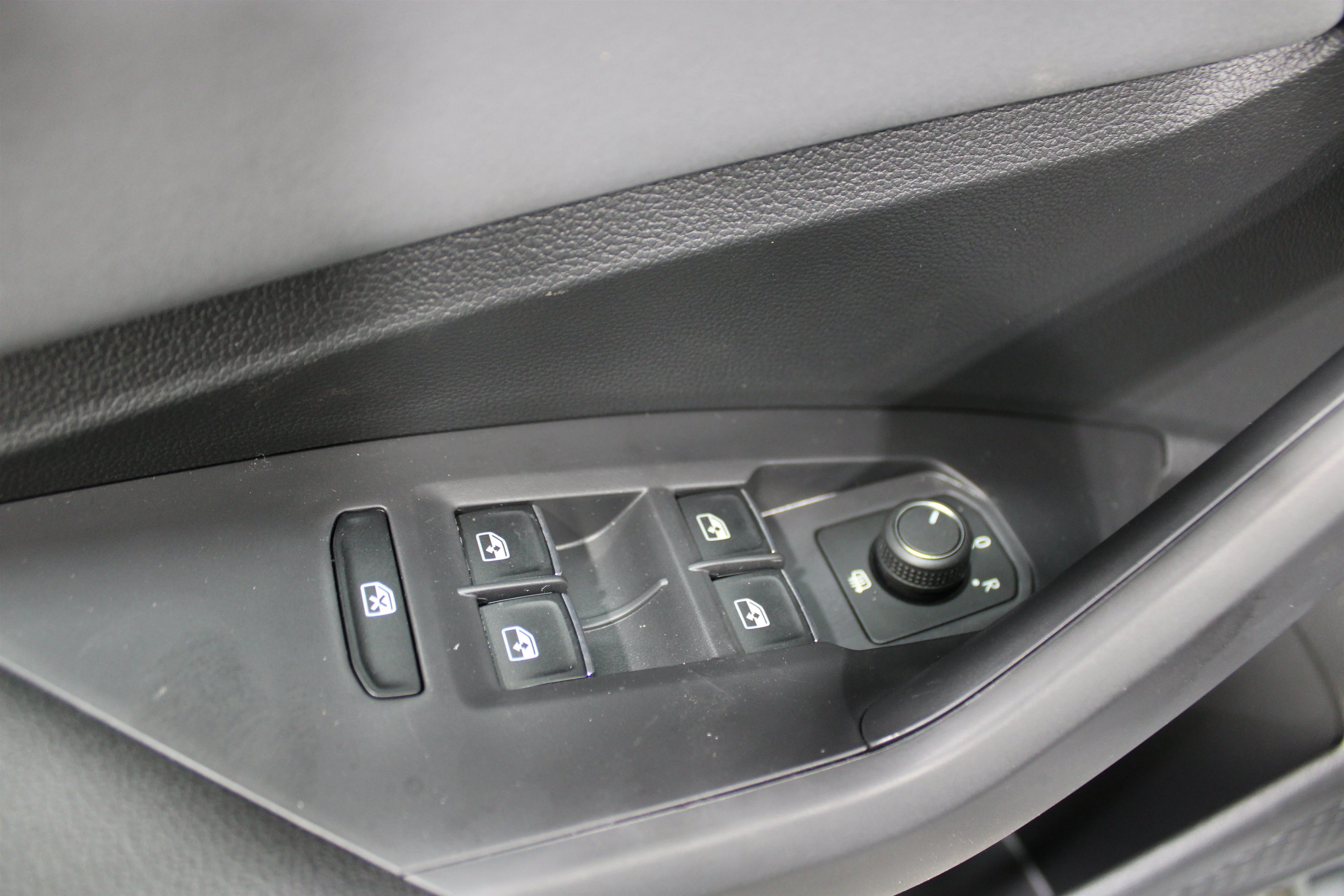 New 2026 Platinum Gray Metallic Volkswagen SE image 7
