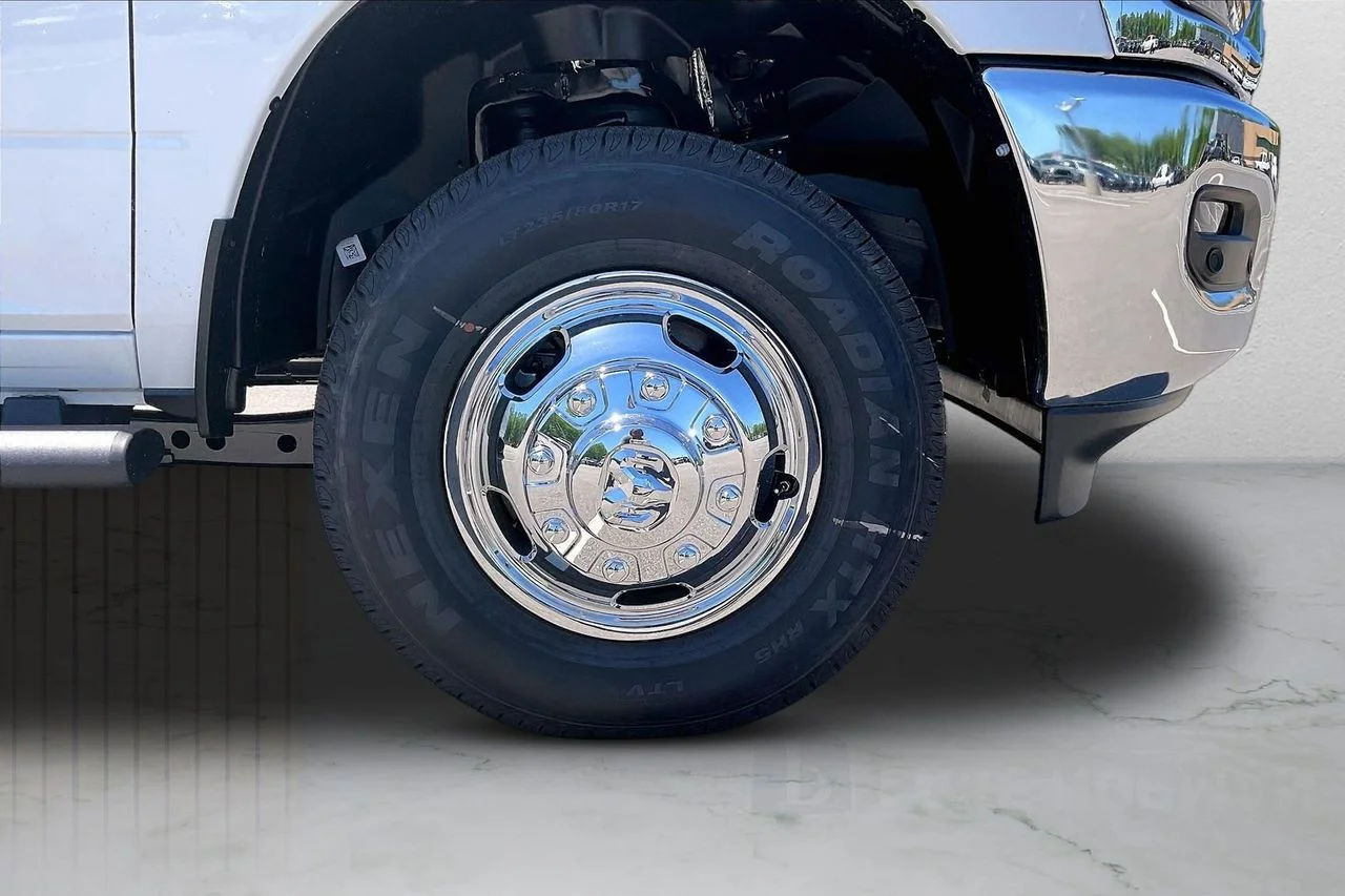 New 2026 Bright White Clear-Coat Exterior Paint RAM Tradesman image 33