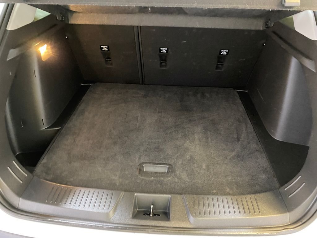 Used 2025 White Chevrolet LT image 28