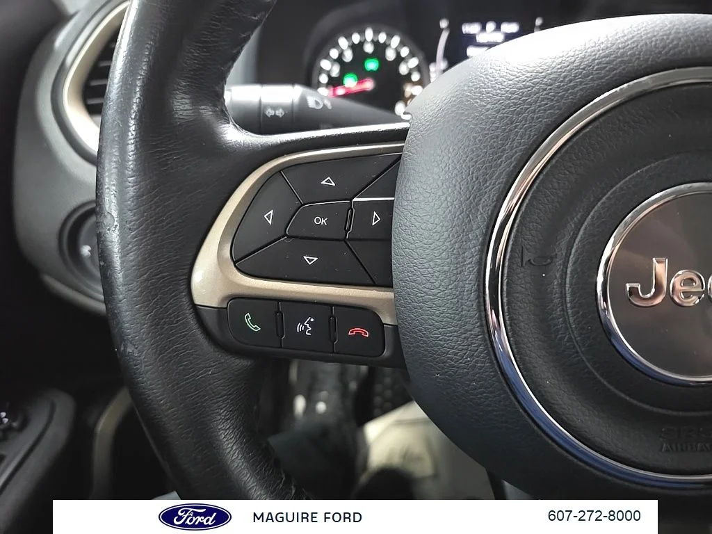 Used 2017 White Jeep Latitude image 22
