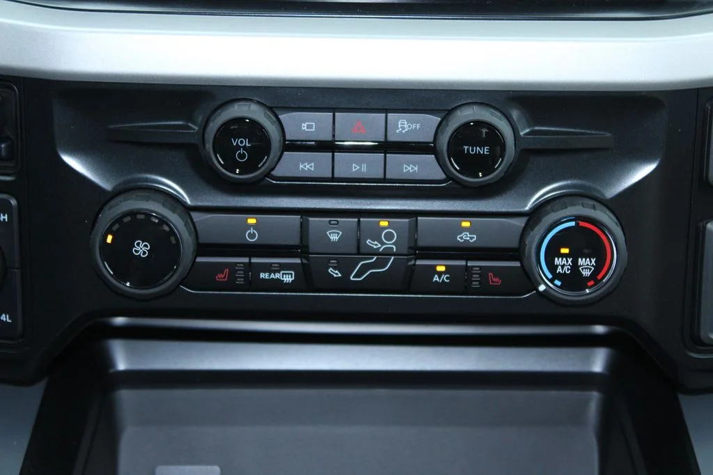 New 2027 Oxford White Ford F-350® XLT image 32