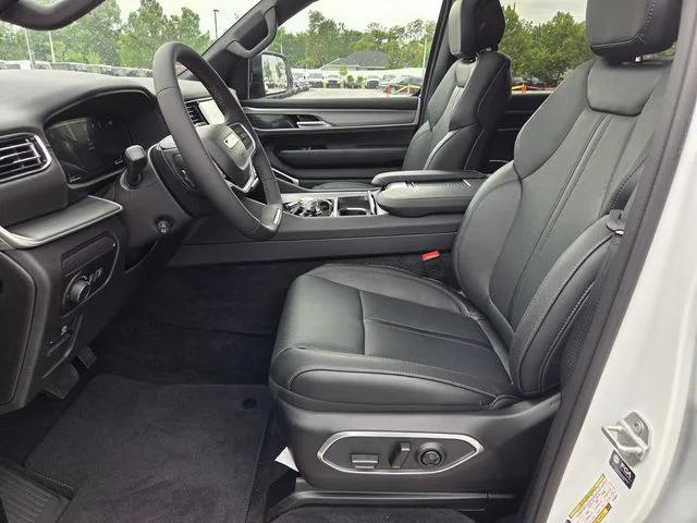 New 2026 Bright White Clear-Coat Exterior Paint Jeep  image 3