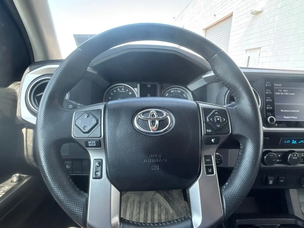 Used 2022 White Toyota SR5 image 18